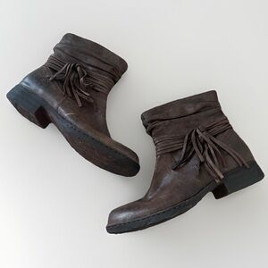Born Concepts Cross Distressed Leather Fringe Ankle Bootie Boots US 8.5